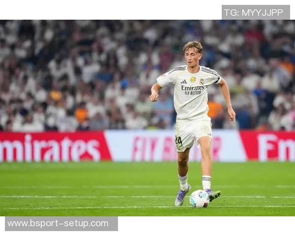 皇马友谊赛大胜里昂红牌事件引发全场热议与争议