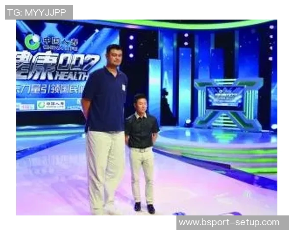 姚明携爱宠参与宠物秀展现温馨互动与明星魅力