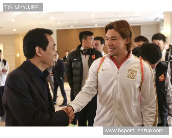 意甲激战本菲卡绝杀曼联全场沸腾转会动态引发关注