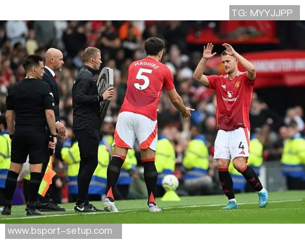 足总杯激战曼联与莱比锡平局红牌事件引发全场热议与战术分析