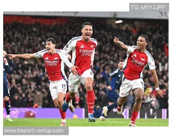 中超激战：拜仁与阿森纳鏖战至平局绝杀瞬间引发全场狂欢