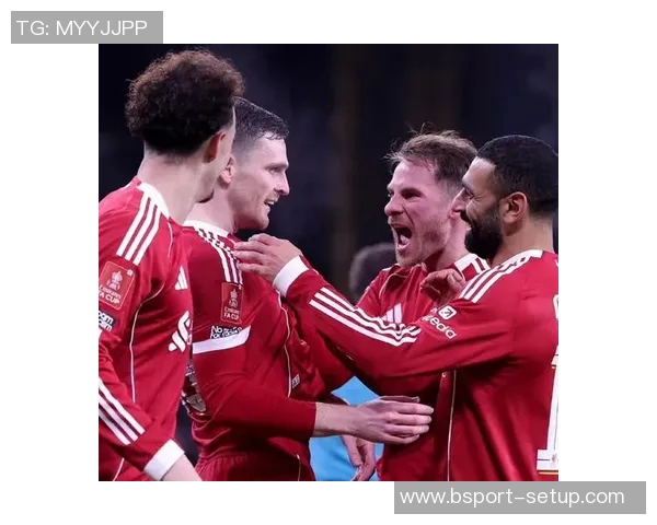 中超盛宴：皇马狂胜拜仁四球展现霸主风范引发全场欢呼