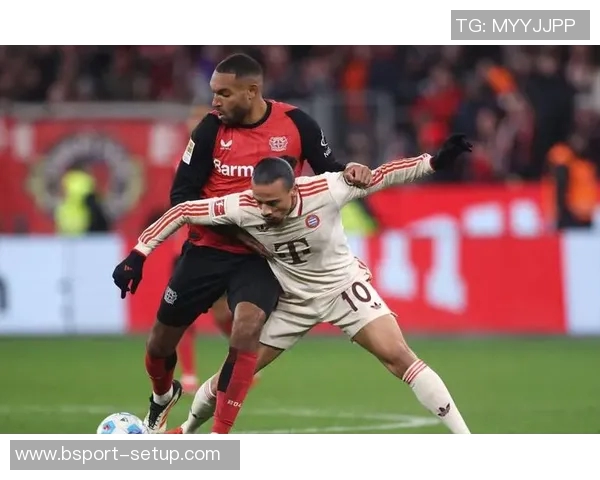 德甲激战：皇马轻取曼联红牌争议引发全场热议与点评